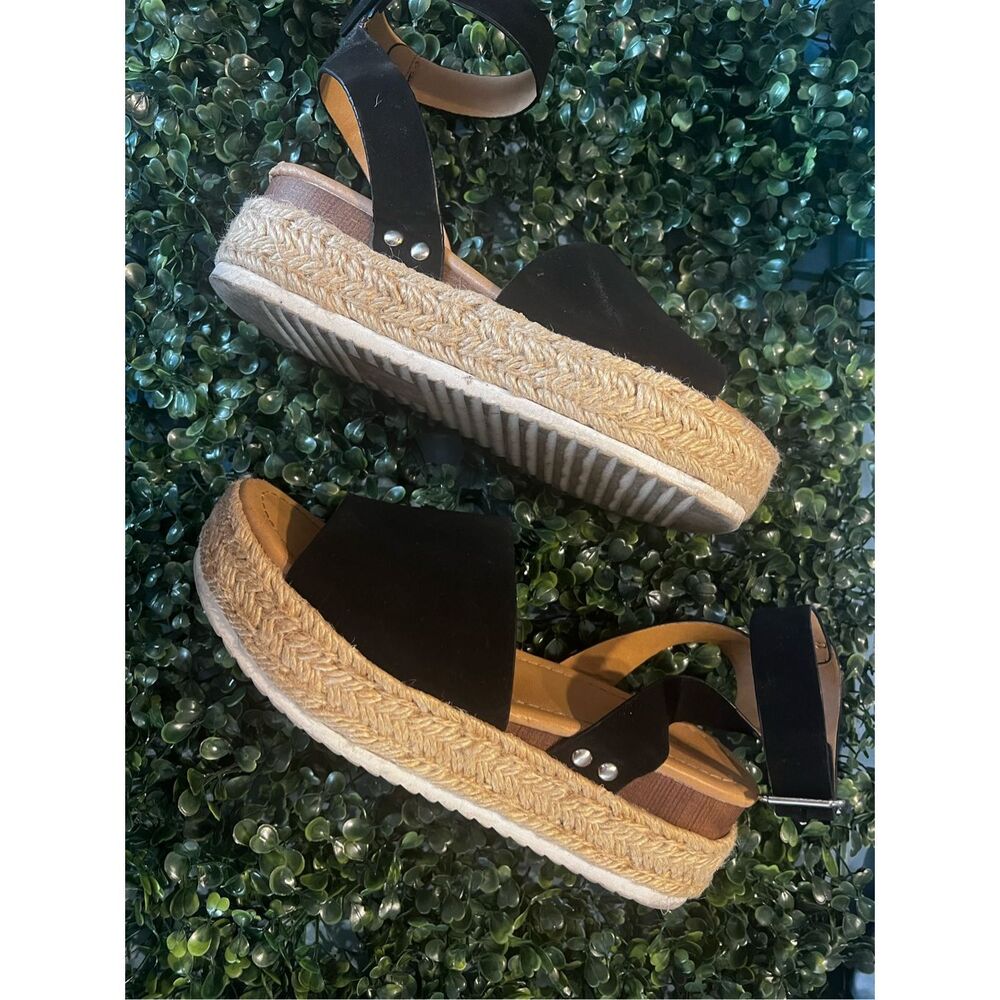 Soda size 6 espadrille, flat platform sandal ￼